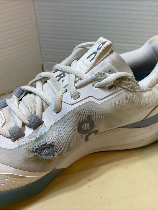 On Running The Roger Pro On Court Tennis Shoes White Blue Men\'s Size 9 US